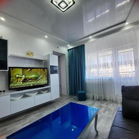 Apartment Desi With Sea View On The Beach In Batoemi Buitenkant foto