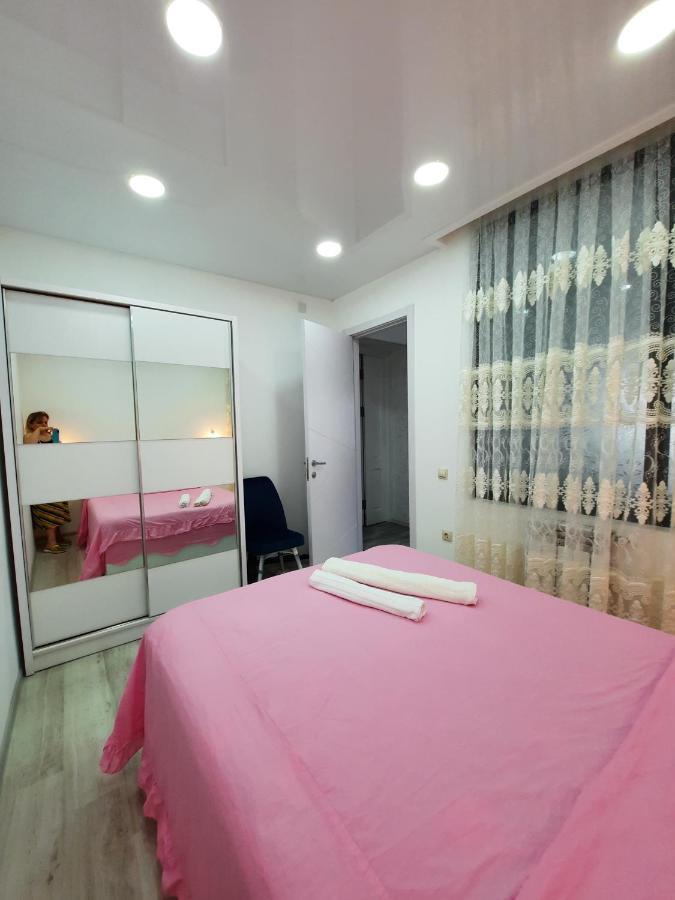 Apartment Desi With Sea View On The Beach In Batoemi Buitenkant foto