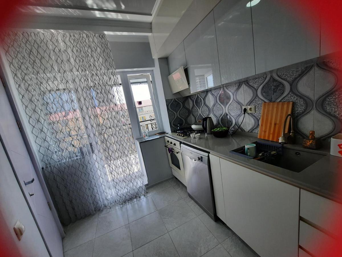 Apartment Desi With Sea View On The Beach In Batoemi Buitenkant foto