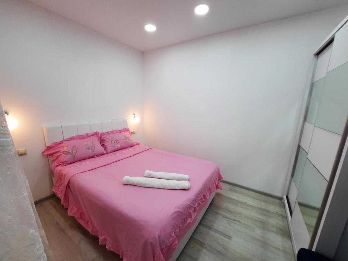 Apartment Desi With Sea View On The Beach In Batoemi Buitenkant foto