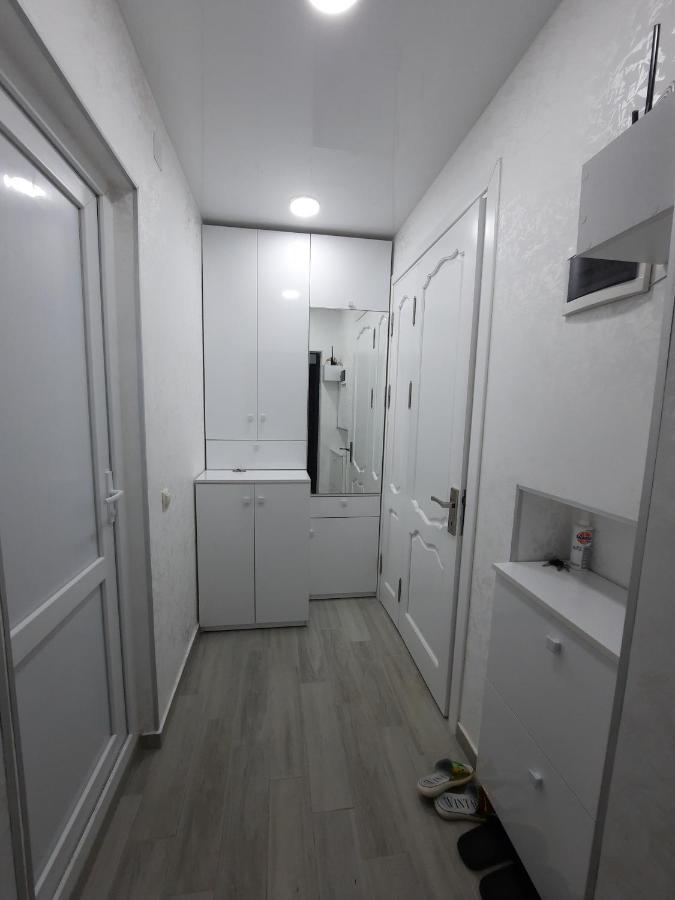 Apartment Desi With Sea View On The Beach In Batoemi Buitenkant foto