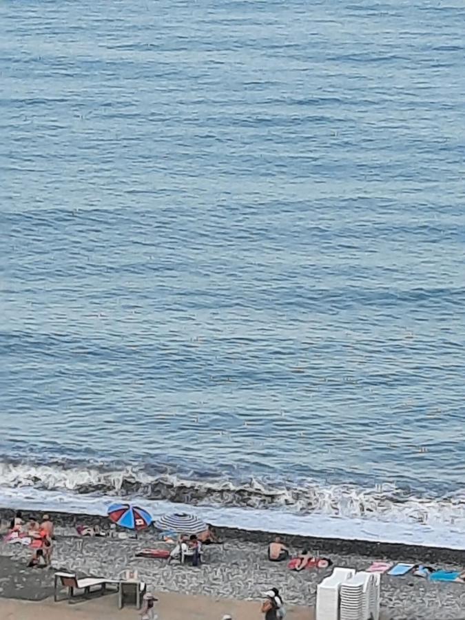 Apartment Desi With Sea View On The Beach In Batoemi Buitenkant foto