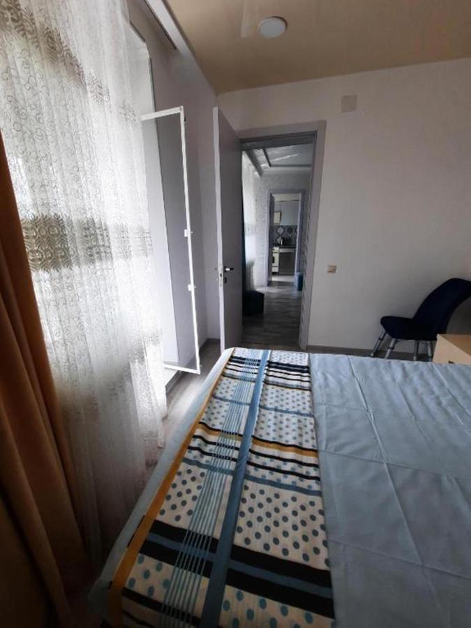 Apartment Desi With Sea View On The Beach In Batoemi Buitenkant foto