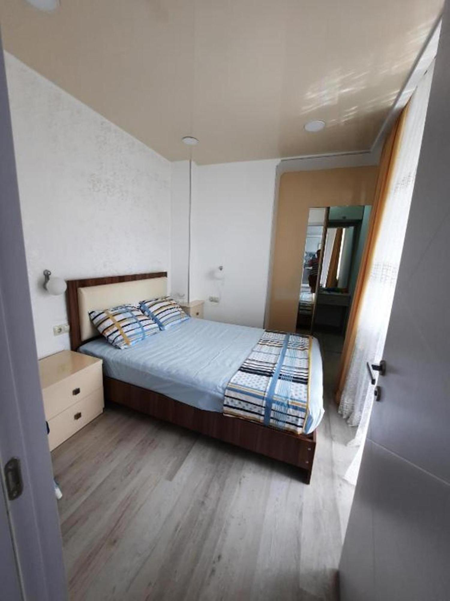 Apartment Desi With Sea View On The Beach In Batoemi Buitenkant foto